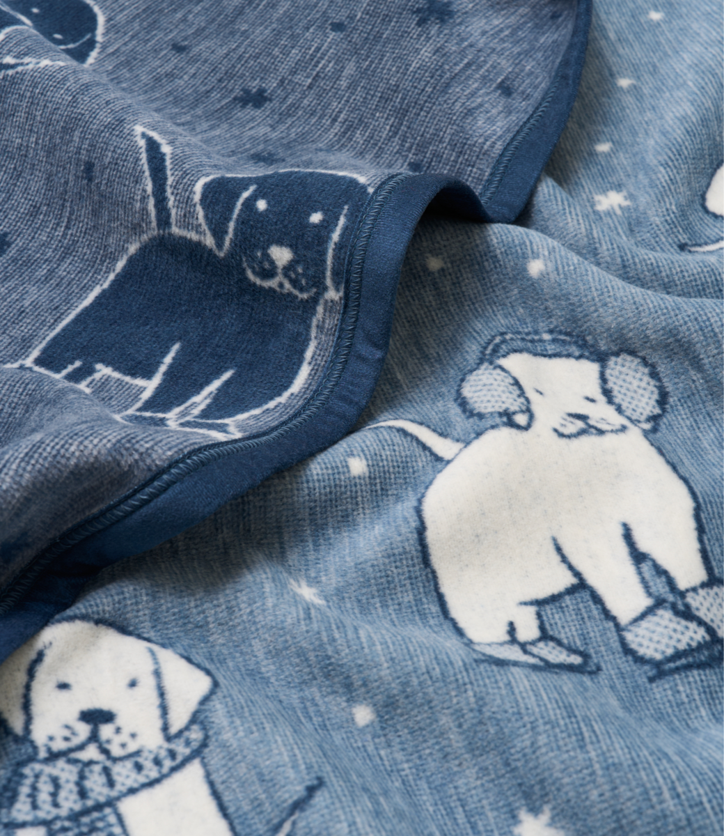 Winter Puppies Midi Blanket: Midi