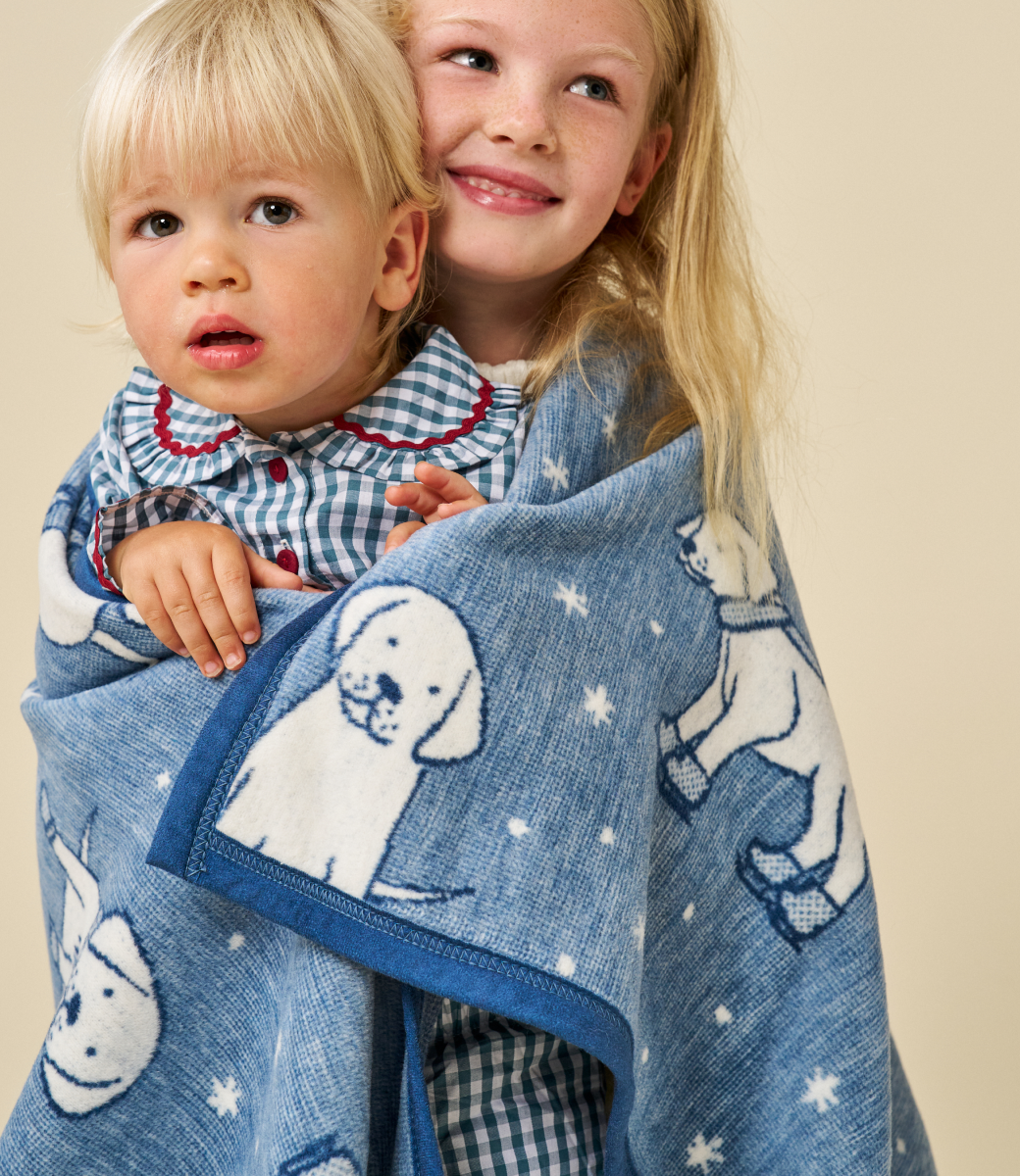 Winter Puppies Midi Blanket: Midi