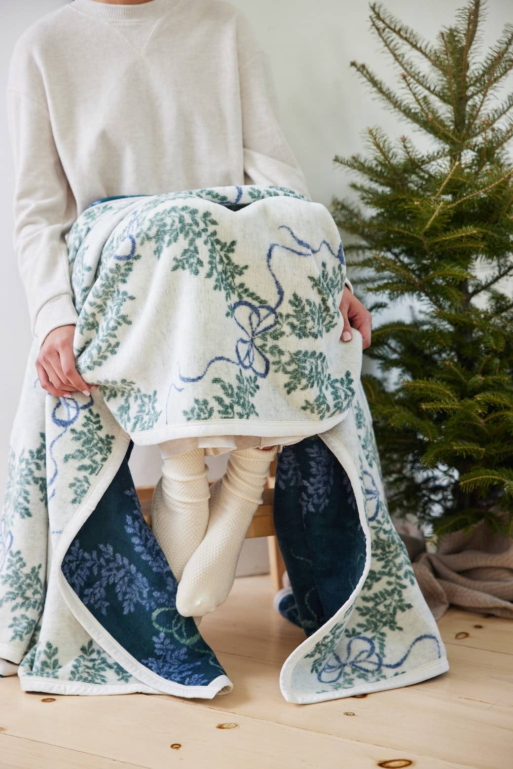 Boxwood Wreaths Blanket: Original