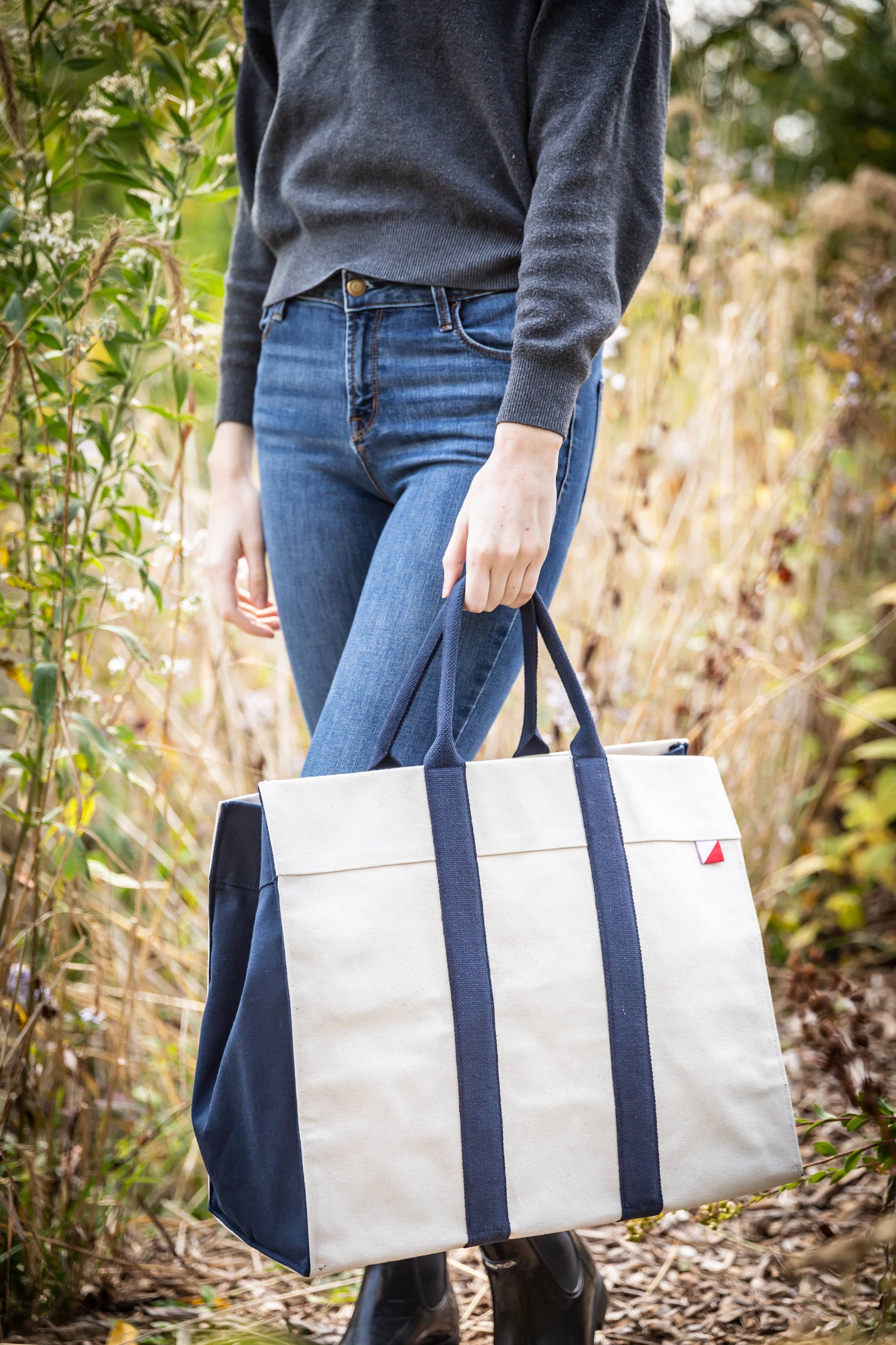 Havana Color Block CanvasTote: Navy w/ Navy Anchor
